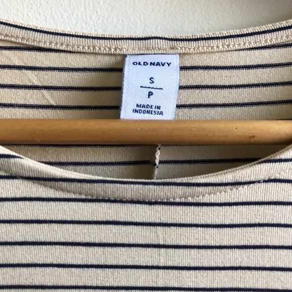 2 Old Navy Dresses - Picture 7 of 8